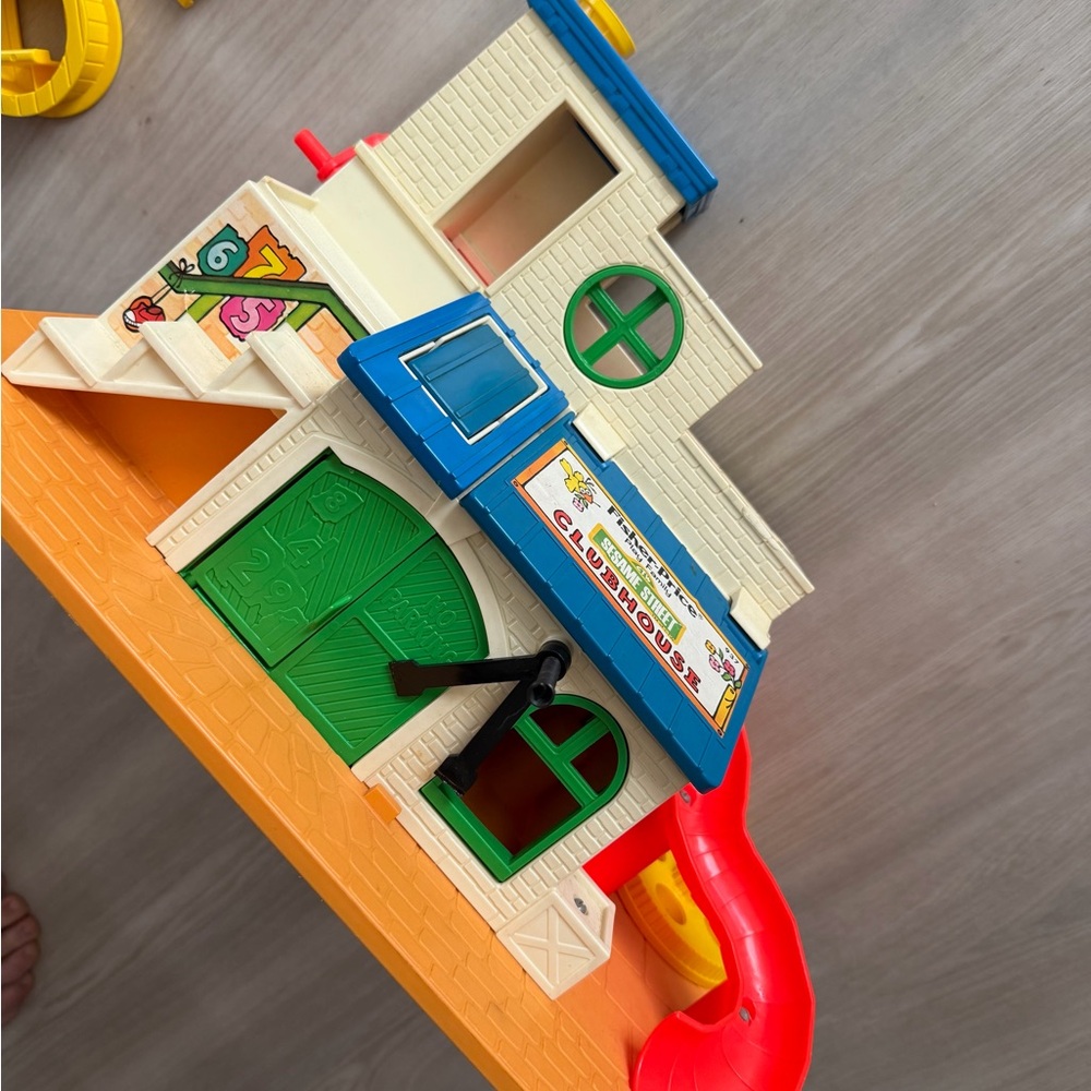 1976 Fisher Price Little People Sesame Street Clubhouse - Picture 2 of 14